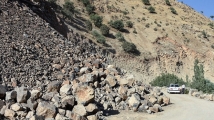 بالفيديو.. انهيار جبلي في إيران