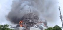 انهيار قبة ضخمة لمسجد في جاكرتا