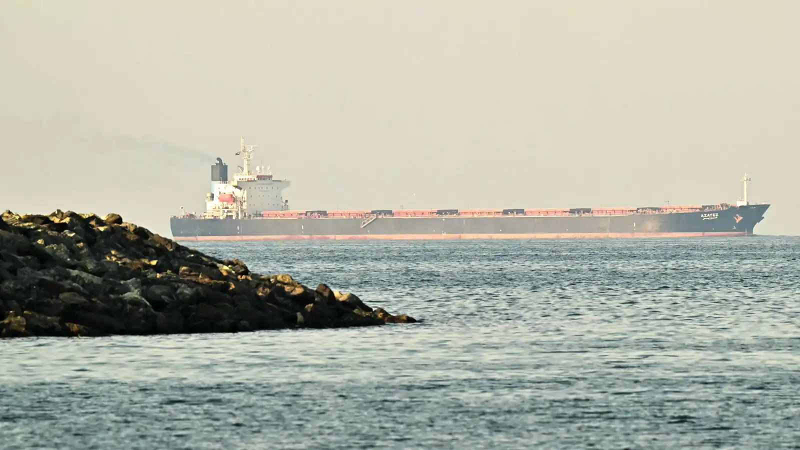 طهران تحدد مسارات الملاحة في مضيق هرمز