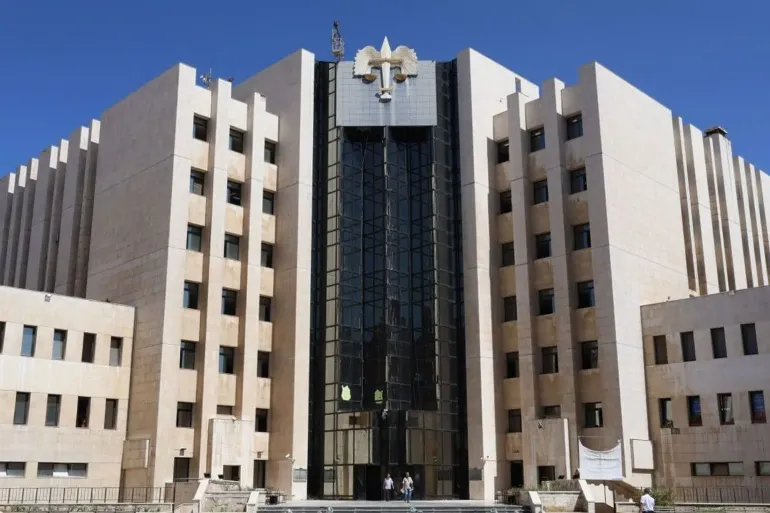 إجراءات صارمة لمنع تهريب ممتلكات رموز النظام