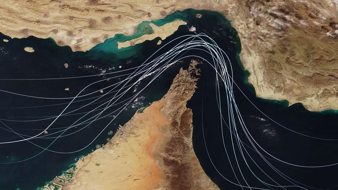 انفراجة "هرمز" المحدودة تهبط بالنفط.. والذهب يلملم جراحه.