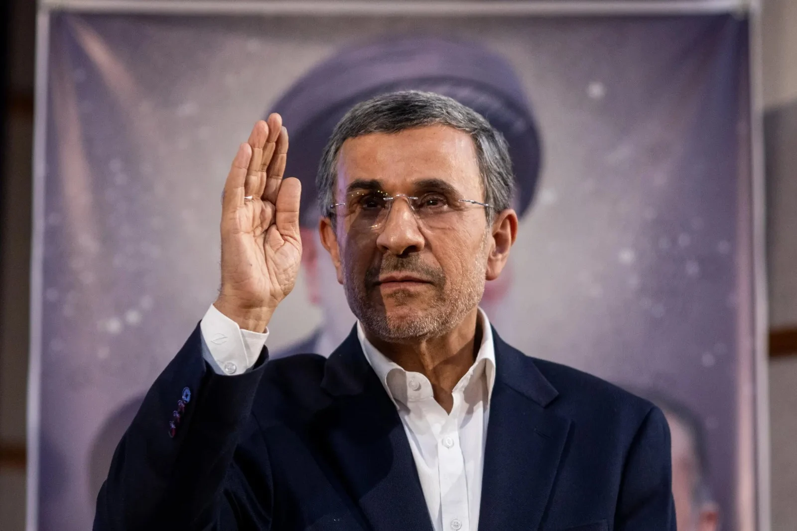 “أحمدي نجاد بديلاً”… رواية تثير التساؤلات