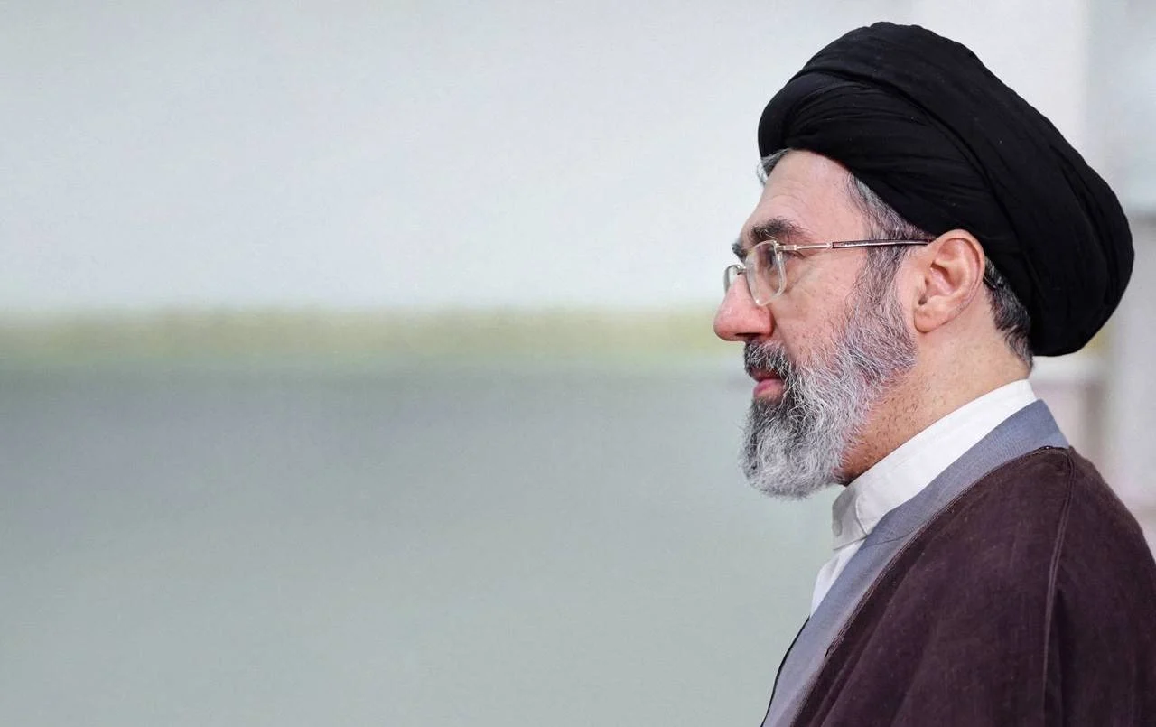 رسالة إلى خامنئي... ماذا تحمل باكستان لطهران؟