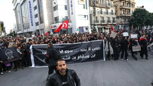 القضاء التونسي يصعّد ضد النهضة.. والسجن يطال قيادات بارزة