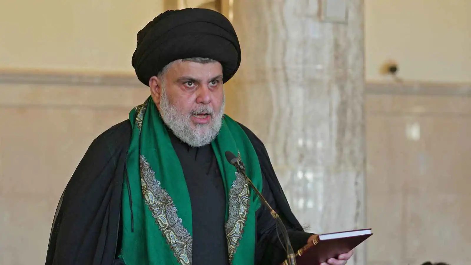 الفساد في العراق.. الصدر يطالب بتصعيد الحراك الشعبي