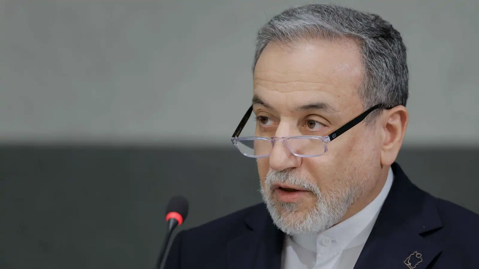بعد تهديد خامنئي.. عراقجي يتوعد إسرائيل برد حاسم