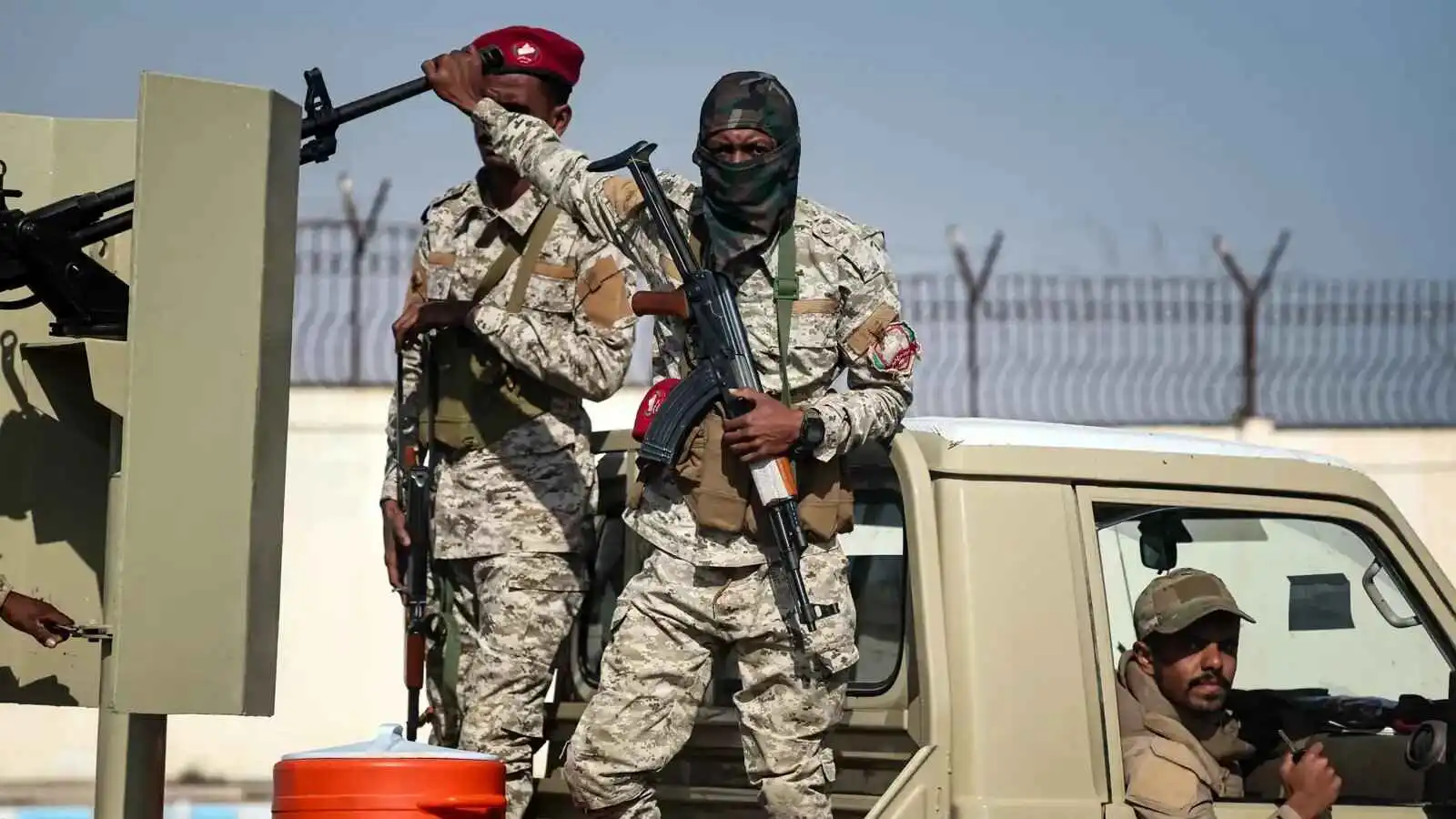 الحديدة تشتعل.. قتلى في معارك بين القوات اليمنية والحوثيين