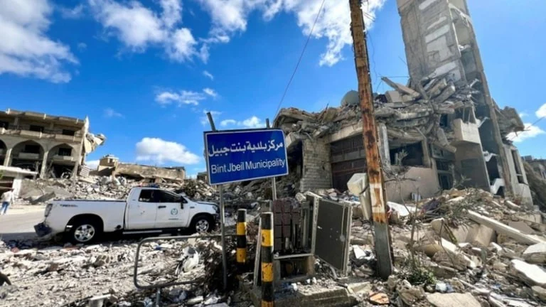 بنت جبيل تحت أنقاض الدمار بعد العدوان الإسرائيلي