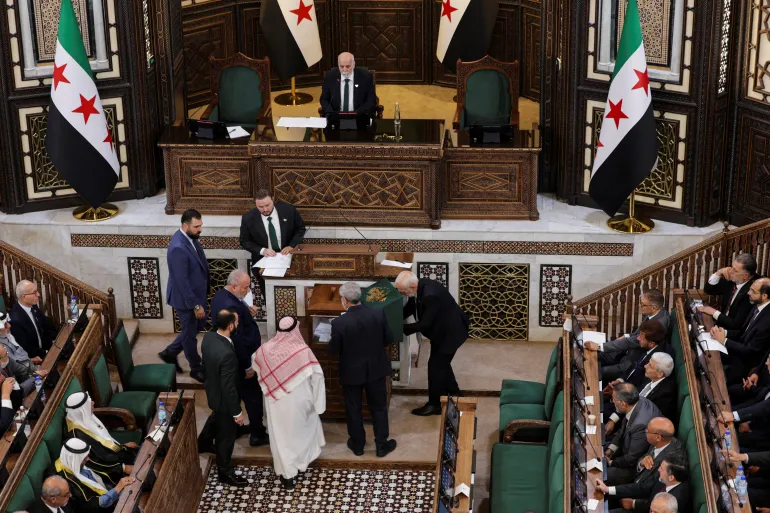 السوريون يقرأون دلالات أول جلسة لمجلس الشعب الجديد