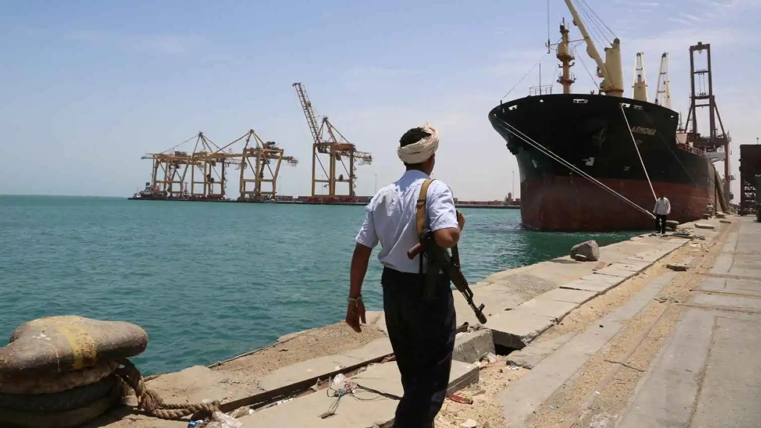 تصعيد جديد.. الحوثيون يفرضون حظراً بحرياً على السعودية