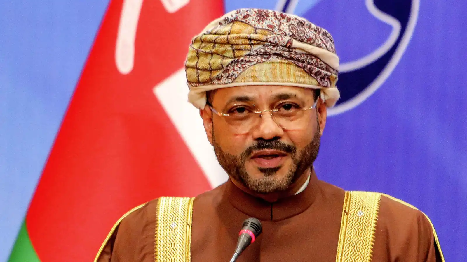 عُمان على خط الأزمة اليمنية.. جهود جديدة لإنعاش خارطة الطريق
