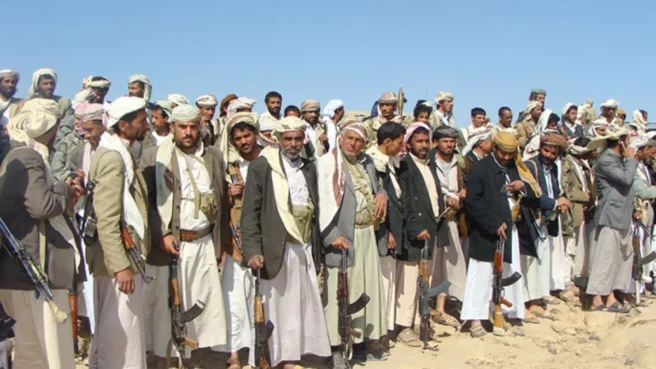 قيود أمنية وتحشيدات عسكرية.. أزمة الحوثيين والقبائل تتصاعد