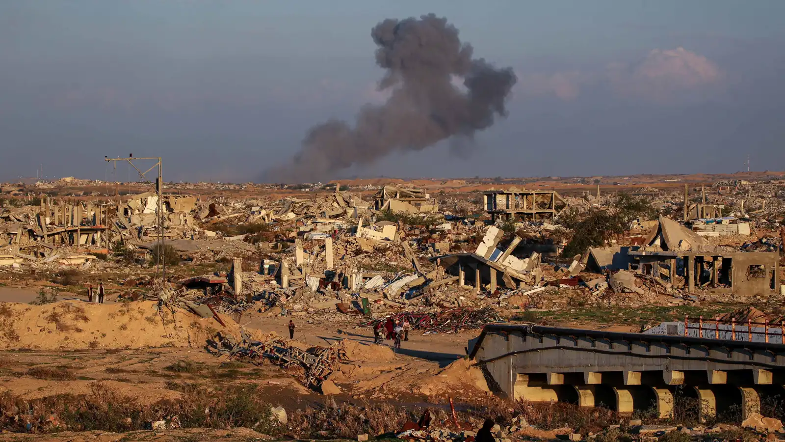 غارتان إسرائيليتان توقعان ضحايا في غزة وخان يونس