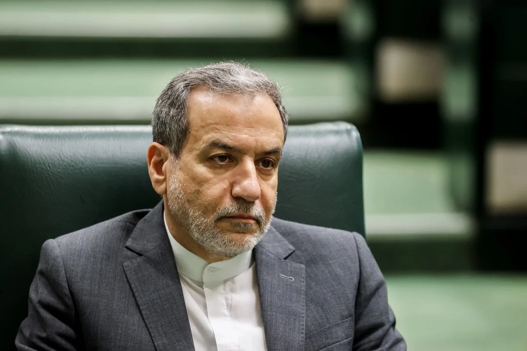طهران تجمد التفاوض وتربط فتح هرمز بشروطها
