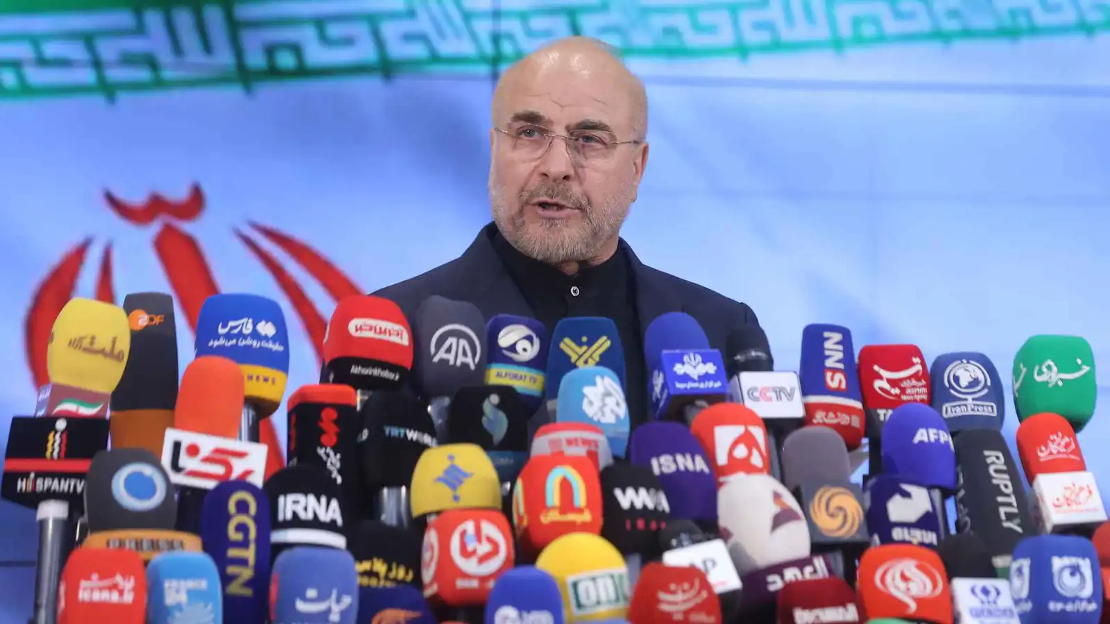 إيران تربط فتح هرمز بالتزام أمريكي كامل