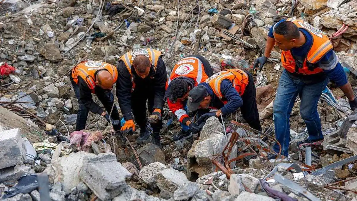 بعد أشهر تحت الأنقاض.. غزة تشيّع 50 فلسطينياً