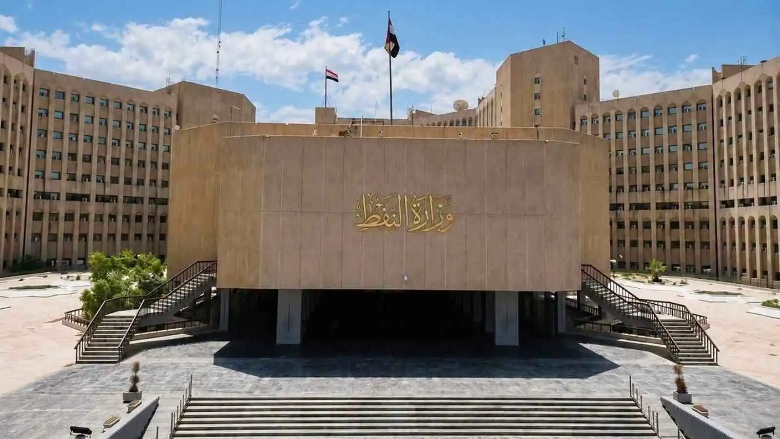العراق ينفي مرور شحناته النفطية عبر الأراضي الإيرانية