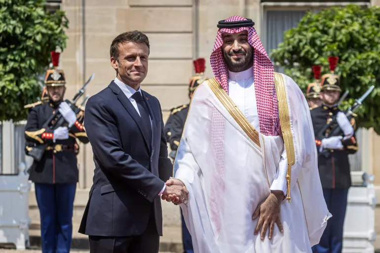 باريس تستقبل محمد بن سلمان لبحث ملفات إقليمية