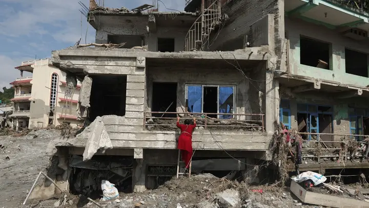 كارثة نيبال والتبت.. 955 قتيلاً وآلاف المفقودين