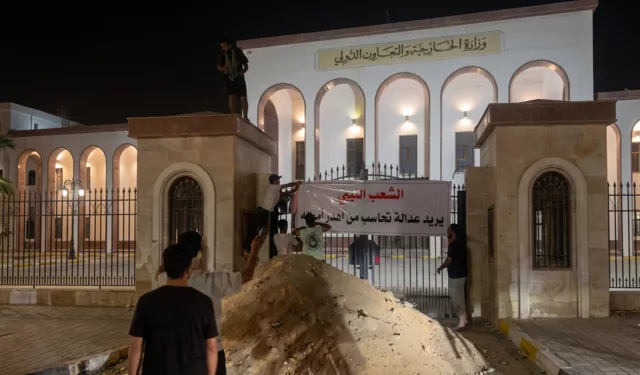 محتجون غرب ليبيا يمهلون السلطات 48 ساعة لحل أزمة الكهرباء
