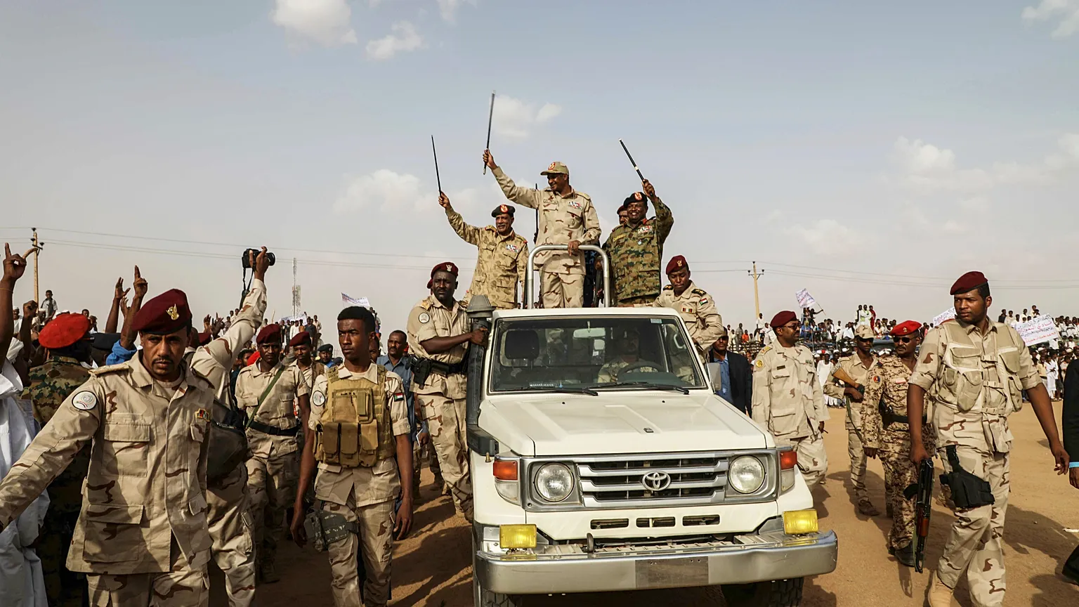 مقاتلون أجانب وشبكات دعم تؤجج الحرب في السودان