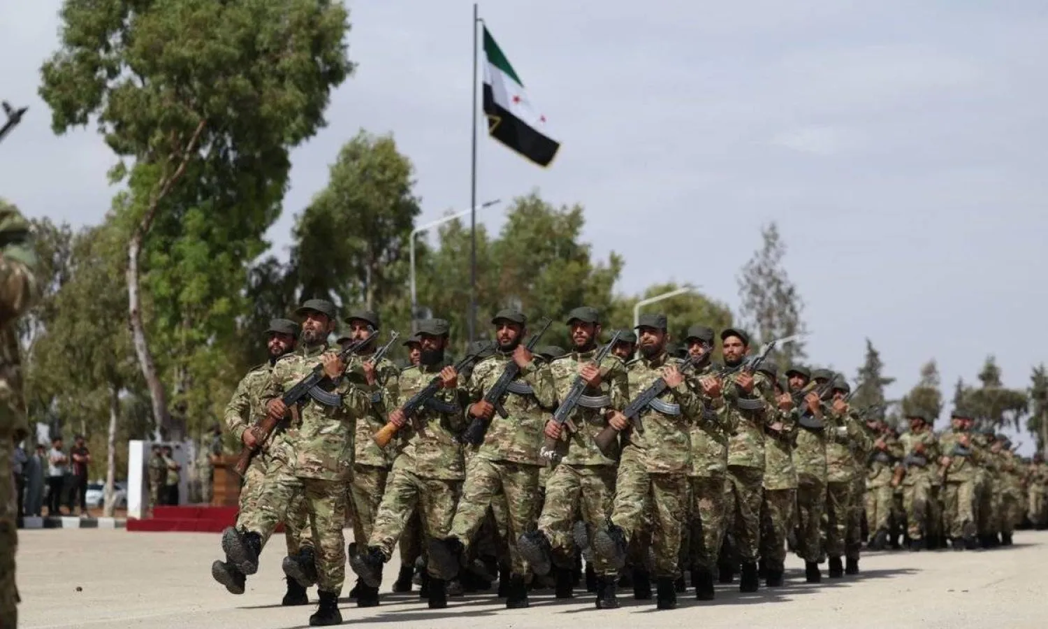 4 مخازن في 12 يوماً.. من يقف وراء انفجارات ترسانة الجيش السوري؟