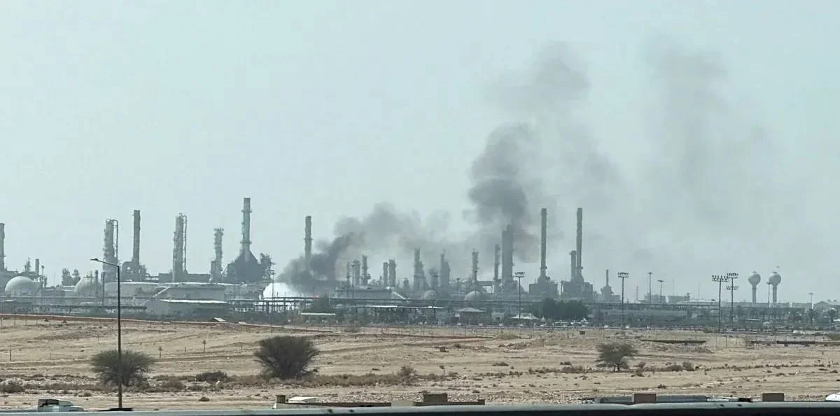 حريق غامض يهز محيط منشأة أرامكو في الرياض