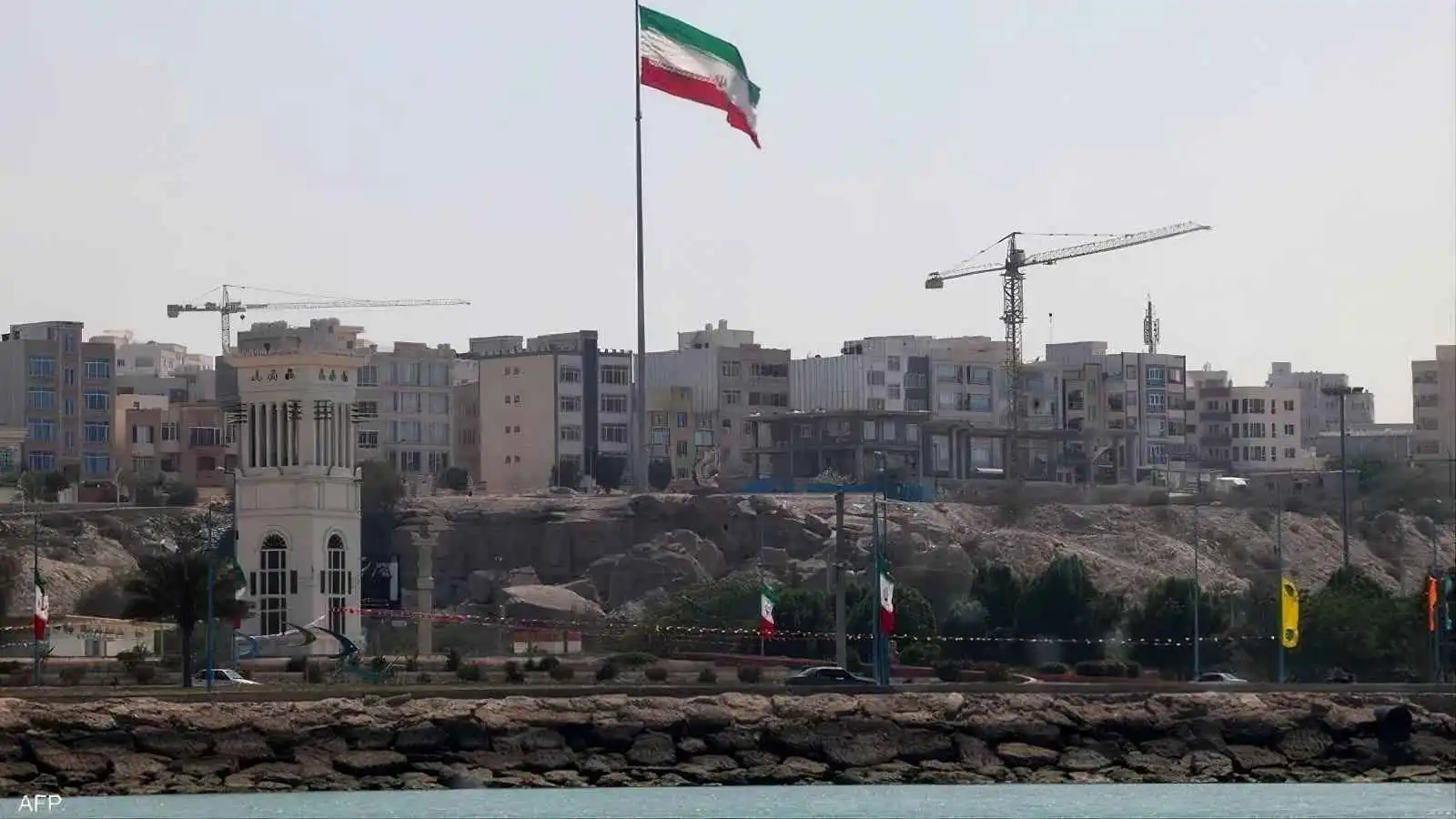 دوي انفجار قرب قشم يفتح باب التكهنات في مضيق هرمز