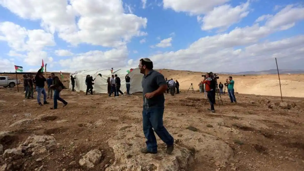 بعد 27 يوماً من الحصار.. 47 عائلة فلسطينية على حافة التهجير