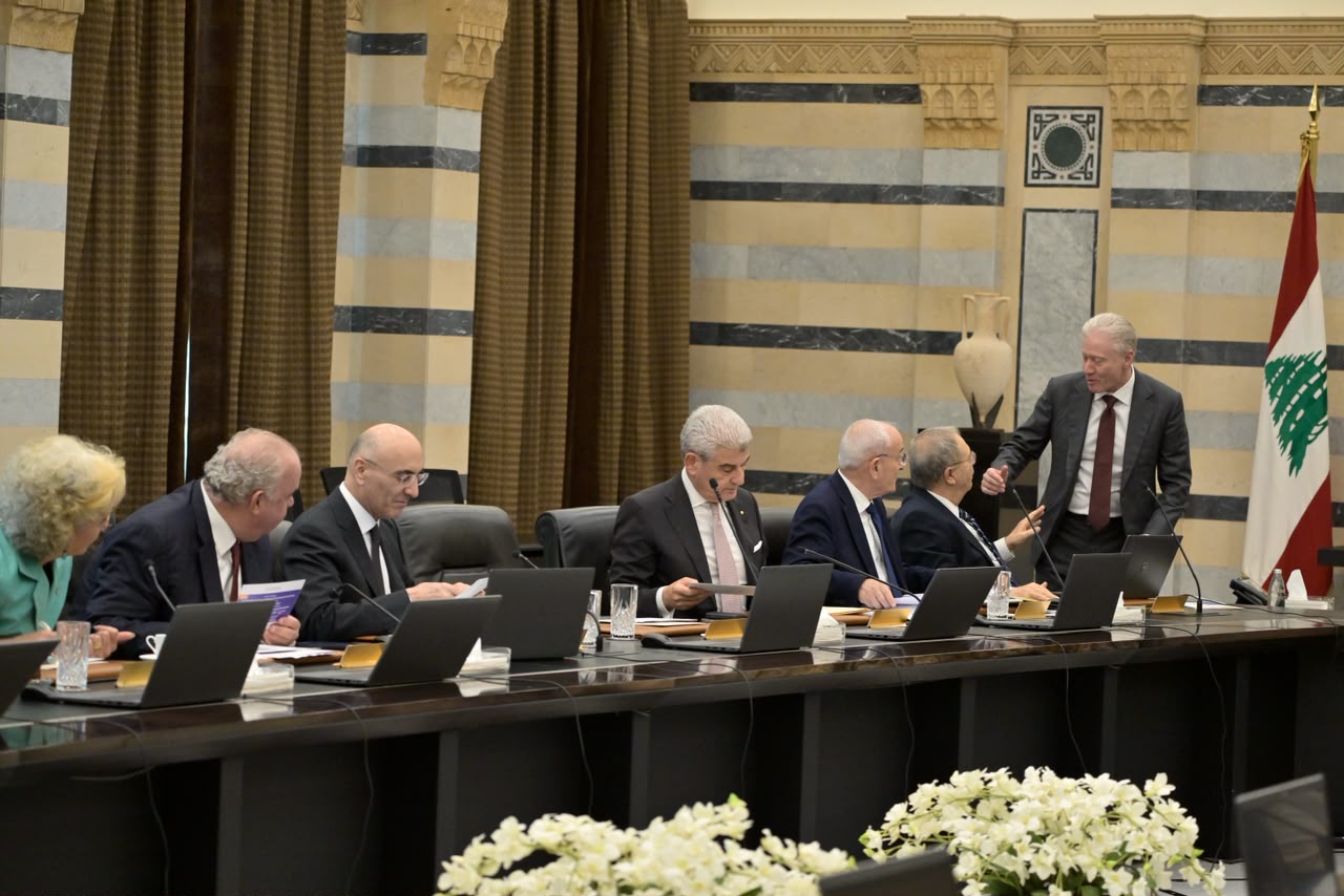 لماذا انسحب وزراء القوات اللبنانية من جلسة الحكومة؟