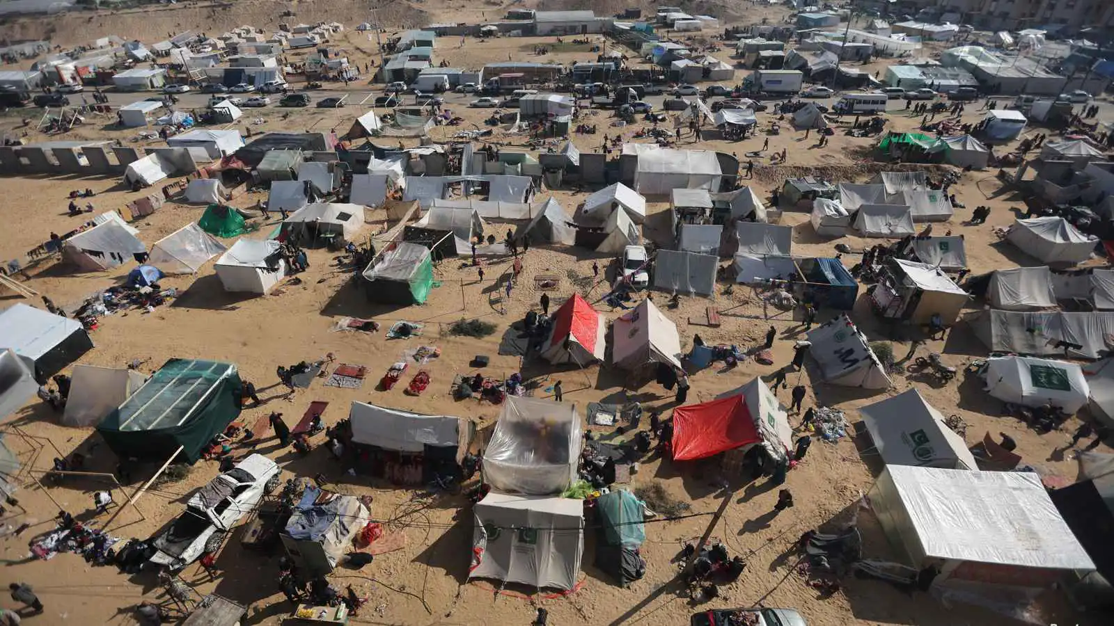 مسيّرات إسرائيلية تستهدف مخيم الشجاعية بغزة.. النيران تلتهم خيام النازحين