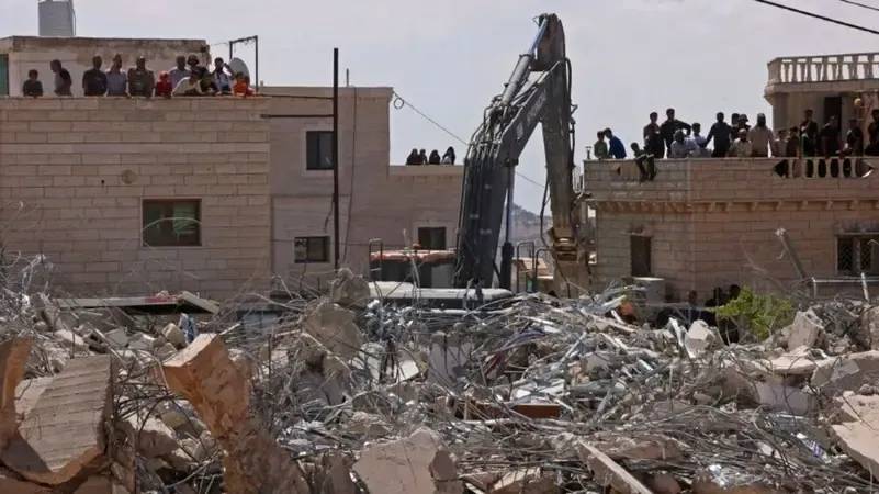 هدم منازل ومنع قطف الزيتون.. تصعيد إسرائيلي يطال الضفة