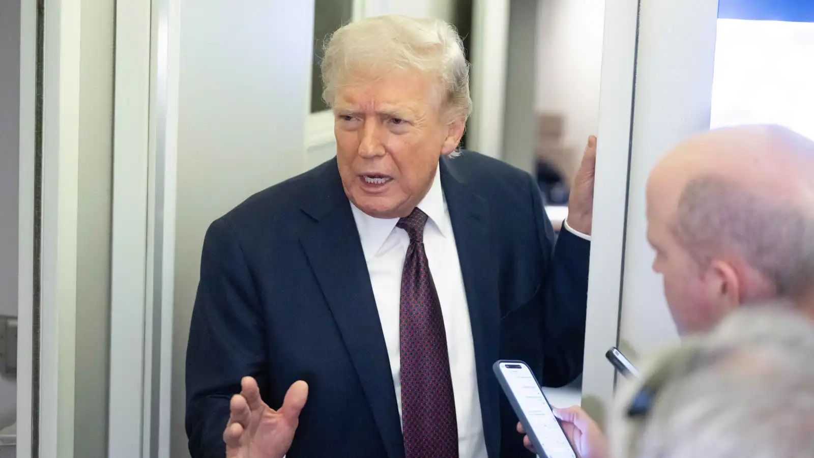 تفوق إيراني مقلق.. ترامب يدق ناقوس الخطر