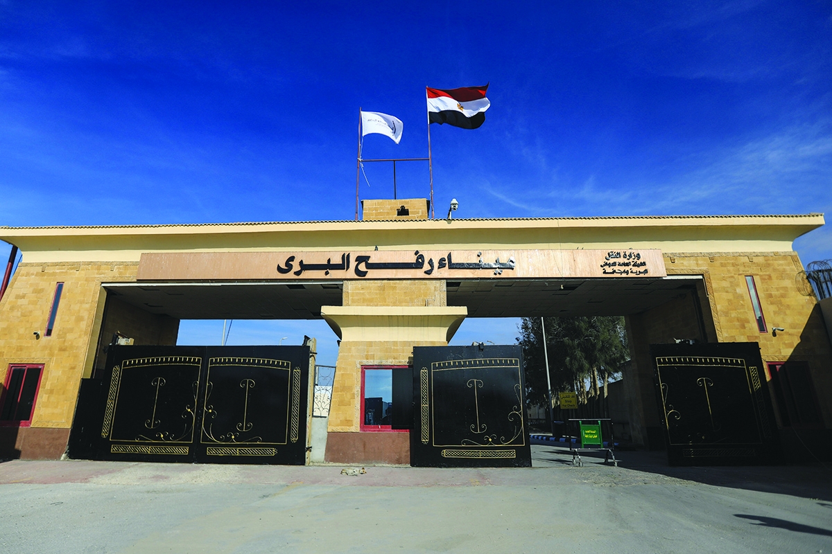 إسرائيل تغلق معبر رفح رداً على تأخر تسليم رفات الرهائن الإسرائيليين