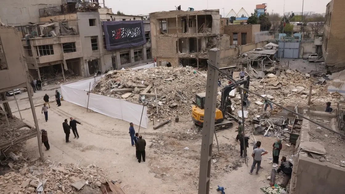 بعد مزاعم ترامب.. غارات إسرائيلية تهز طهران