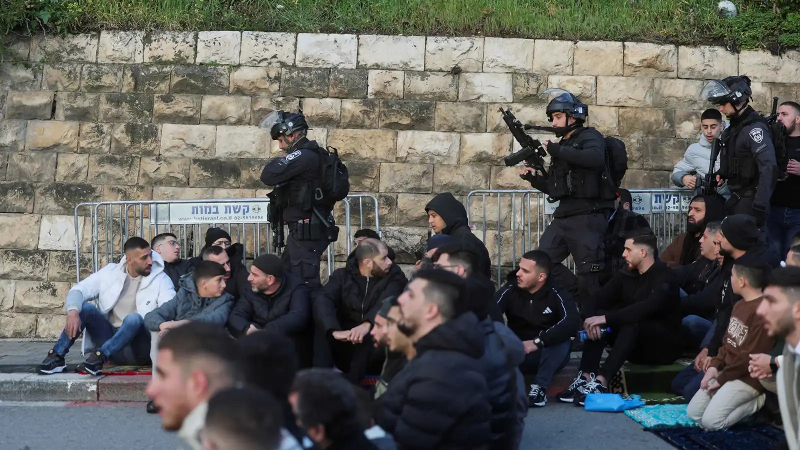 إسرائيل تمنع صلاة العيد بالأقصى وتتصاعد التوترات الدينية