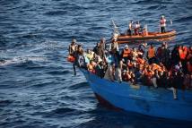 وفاة نحو 100 مهاجر على متن قارب في البحر المتوسط