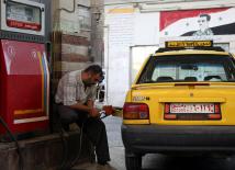"رسالة البنزين" تؤرق السوريين.. عودة الطوابير ومخاوف من ارتفاع سعر البنزين 
