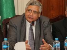 عوض تاج الدين يتحدث عن كورونا.. "الوضع في مصر وموعد اللقاح"