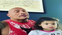 بف ذا روك يشارك ابنته الصغيرة غناء "she wants dady to sing"