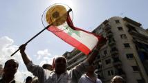 المواطن اللبناني أسير أزمة الخبز والبنزين