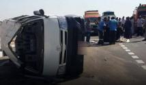 إصابة 12 شخصاً إثر حادث تصادم سيارتين في مصر