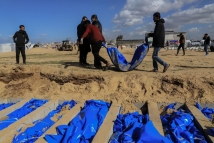 جثامين ذائبة وعظام متناثرة: روايات موجعة من تسليم الشهداء في غزة