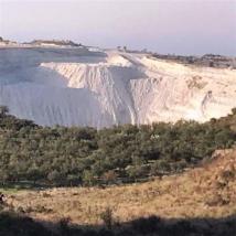 تحرك لبناني عاجل لمحاسبة شركات الترابة وحماية البيئة