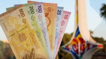 الدولار يضغط على الليرة السورية.. عجز الإنتاج يبدد وعود الاستثمار