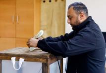 لماذا عادت الانتخابات الفلسطينية إلى المجهول حتى 2027؟