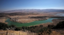 مياه شحيحة وتفاح صامد في لبنان