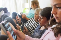 فرنسا تفرض حظرًا صارمًا على تواصل الأطفال