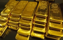 الذهب والفضة يواصلان الصعود وسط تراجع الدولار