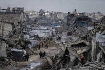 لابيد يقايض مصر: إلغاء الديون مقابل غزة 